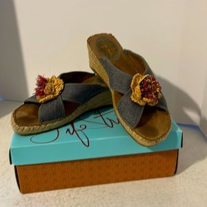 Lifestride gray wedge sandals with espadrille heel Size 10 medium